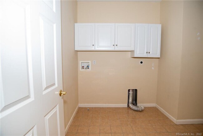 Building Photo - 8 Dogwood Ct