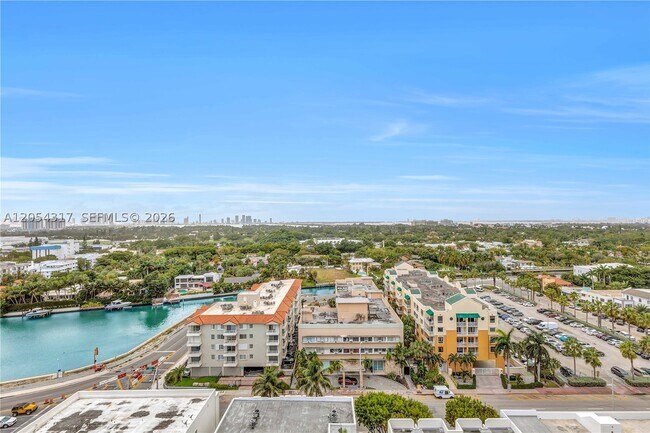 Building Photo - 2625 Collins Ave