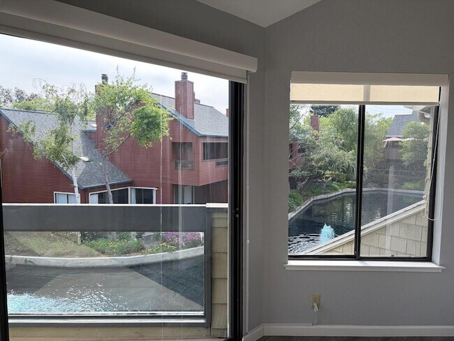 Building Photo - 1157 Shoreline Dr