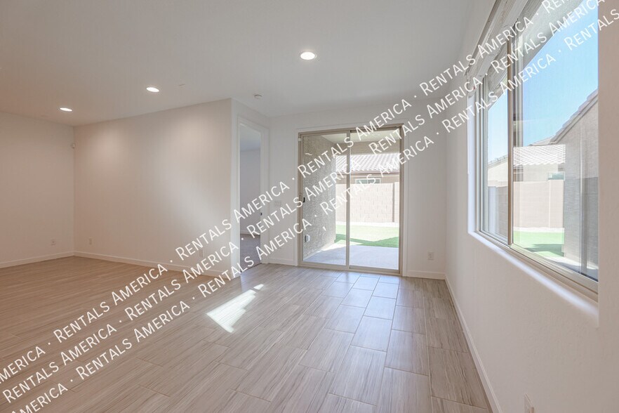 Building Photo - 9002 W Rancho Dr
