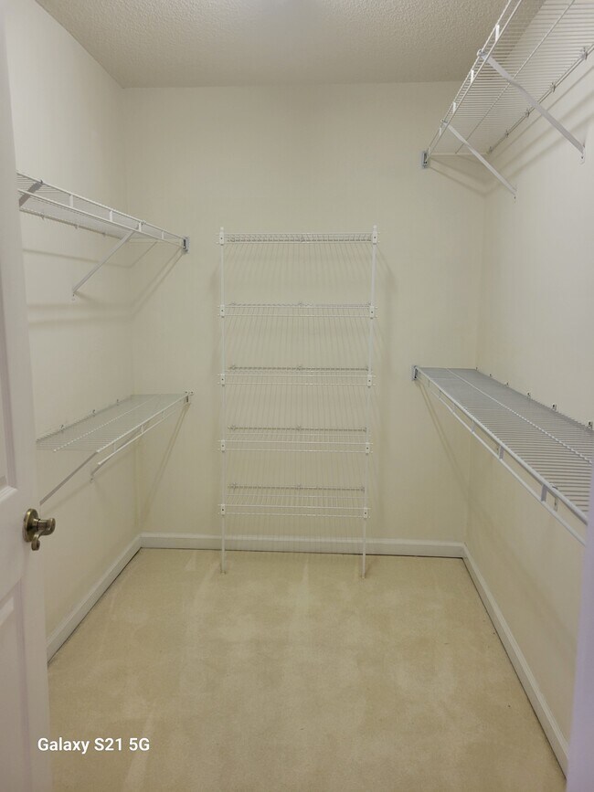 Building Photo - 148 Lakewood Dr