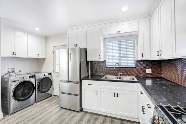 Building Photo - Secluded 3/2 in the heart of Sylmar