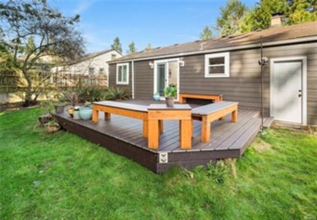 Building Photo - 3247 NE 97th St