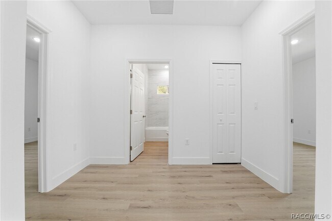 Building Photo - 2275 W Linden Dr