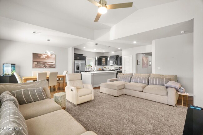 Building Photo - 14820 Mike a Mendoza Ave