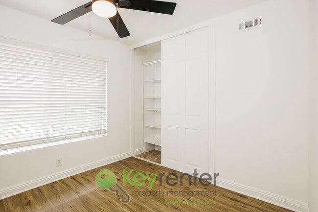 Building Photo - Updated 3 Bedroom Single Level Condo in La...