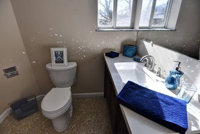 Building Photo - 2 Bed 3 Bath Single Family Home For Rent i...