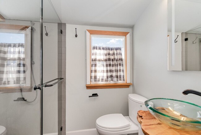 Building Photo - 5Bd/2.5Ba Seattle House