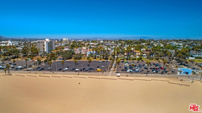 Building Photo - 2221 Ocean Ave