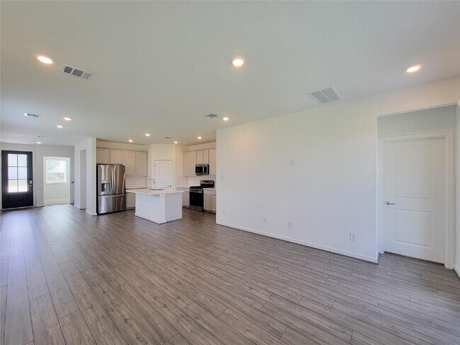Building Photo - "Charming 4-Bed Retreat on Primrose Myrtle Ln, Cypress - Spacious Living with 2.5 Baths!"