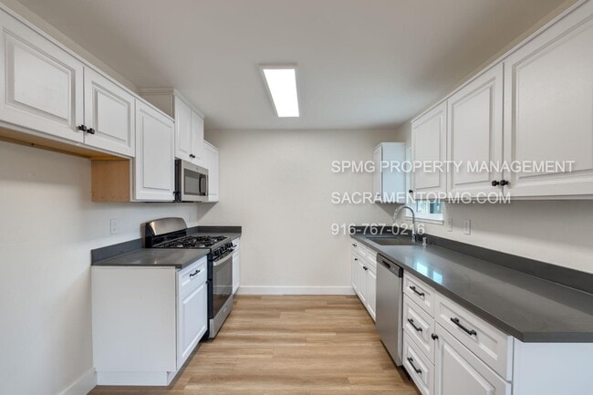 Building Photo - 8225 Zenith Dr