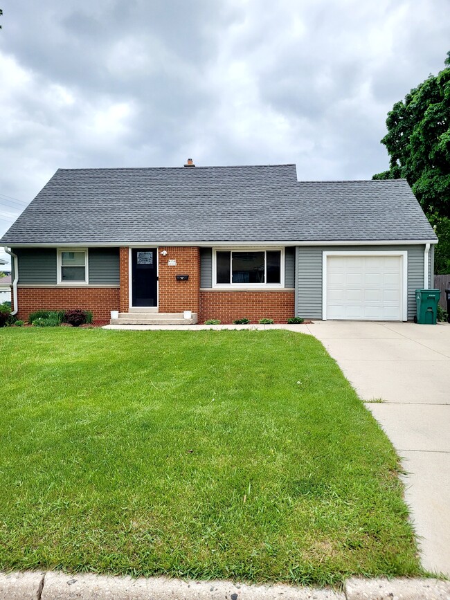 Primary Photo - W158N9026 Charles Dr