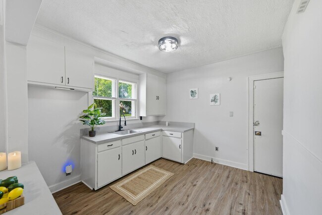 Building Photo - 14601 San Juan Dr