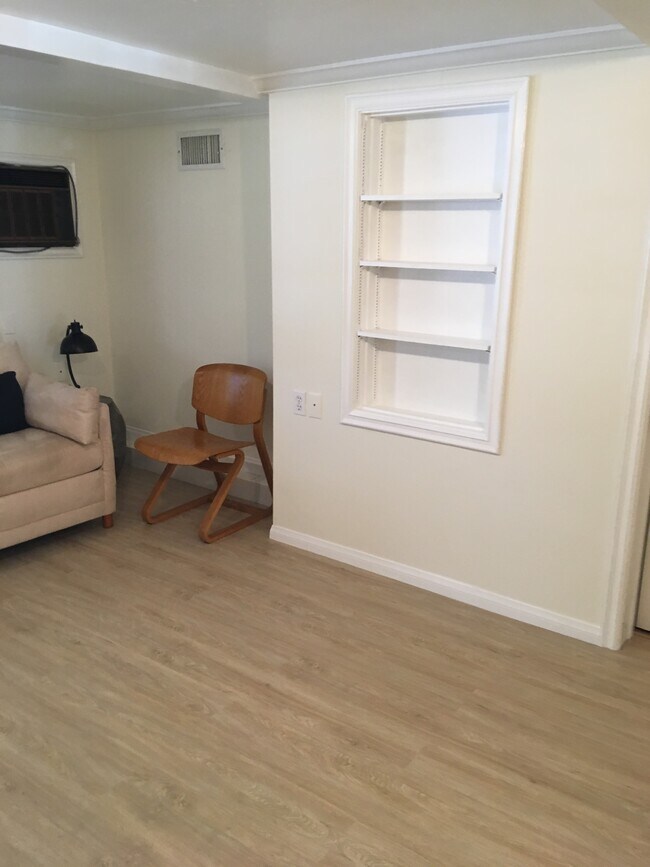 Building Photo - 2935 Woodwardia Dr