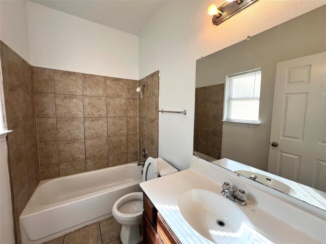 Building Photo - 107 Provines Dr