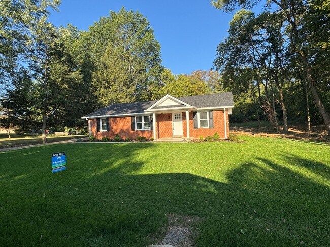 Building Photo - 4 Bed, 2.5 Bath with Park Access in the perfect location in Nicholasville! Stainless Steel Applia...