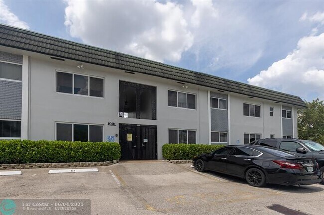 Building Photo - 1001 SE 16th St