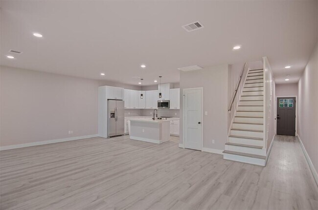 Building Photo - 12310 Glenview Dr