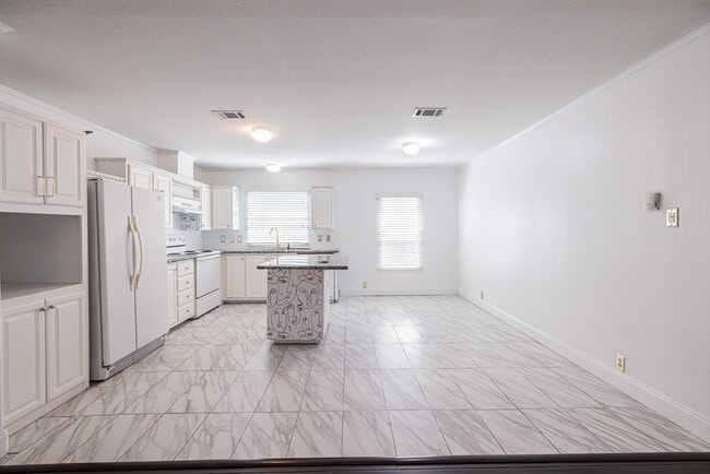 Building Photo - 11738 Greencanyon Dr