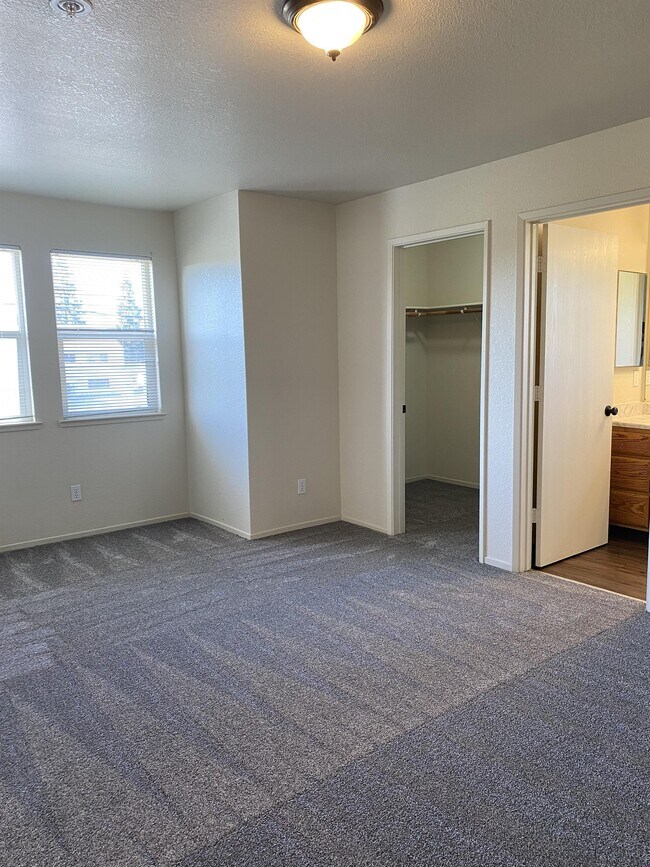 Building Photo - 2917 Snyder Ave