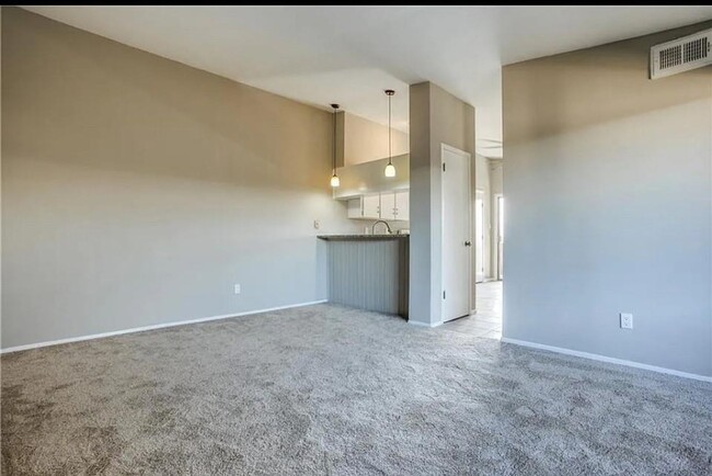 Building Photo - Rent Ready - Dallas, TX