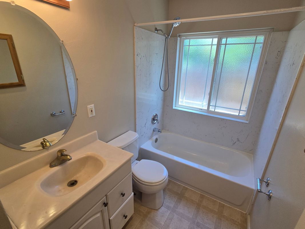Building Photo - 9952 Vanguard Dr