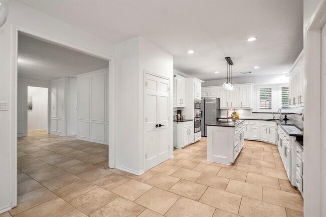 Building Photo - 16814 Windypine Dr