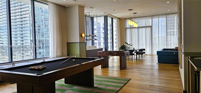 Building Photo - 11 NE 6th St