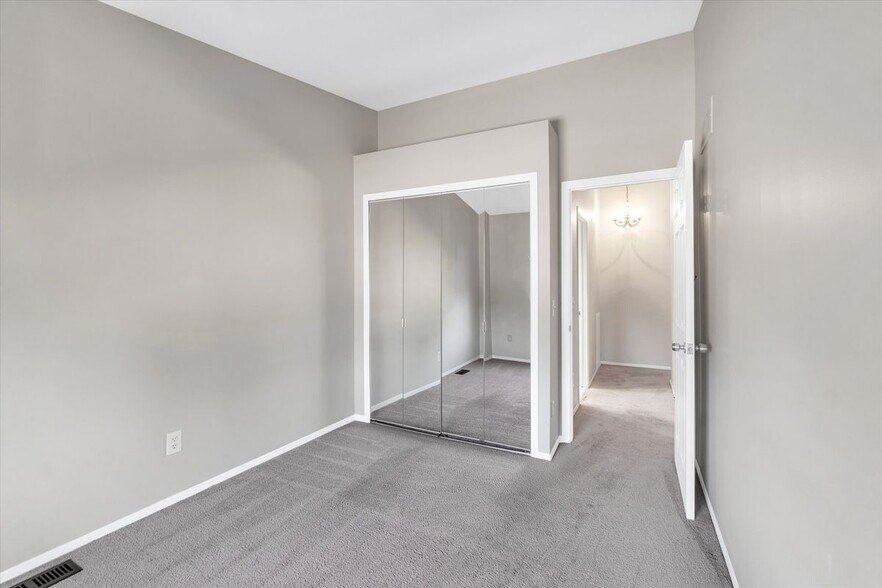 Building Photo - 22224 Edgewater