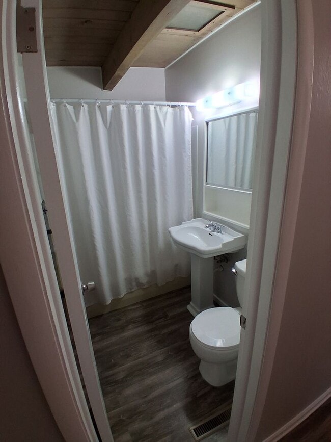 Building Photo - Spacious home near school in a quiet neigh...
