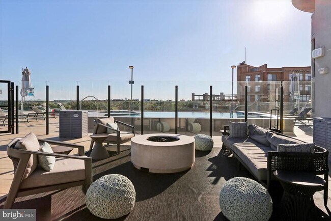 Building Photo - 1021 N Garfield St