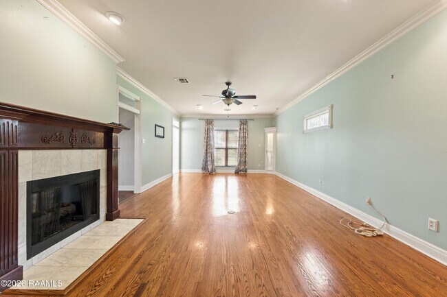 Building Photo - 300 Oak Hollow Dr