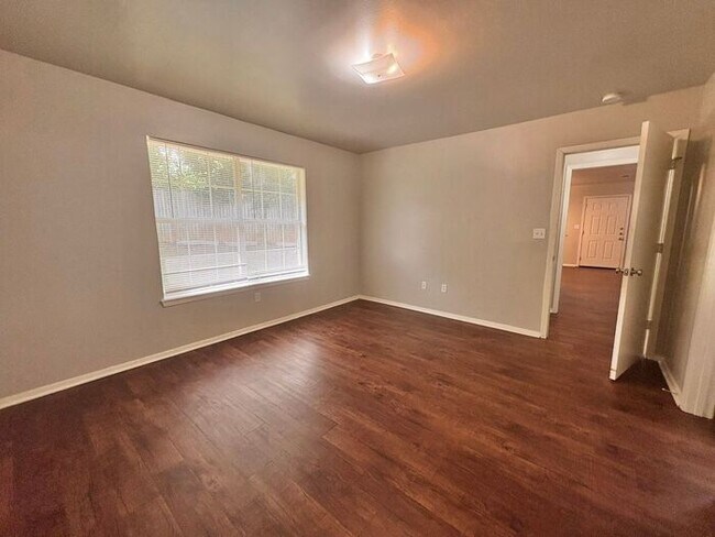 Building Photo - Available Now! Charming and Contemporary 3...