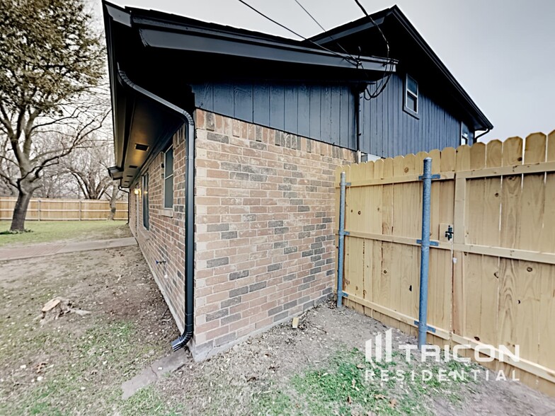 Building Photo - 6705 Lampe Ct