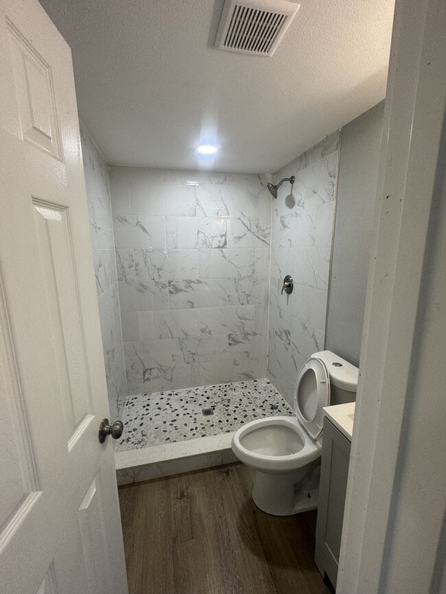 Building Photo - 207 Milton Rd