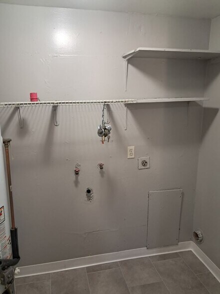 Building Photo - 1011 Emporia St