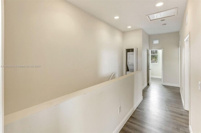 Building Photo - 1620 NE 110th St