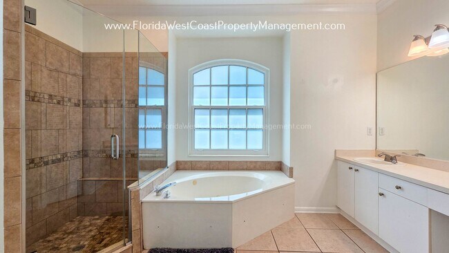 Building Photo - CUTE AND SPACIOUS 3 BEDROOM/ 2 BATH POOL HOME! NORTH PALMETTO! PET FRIENDLY!