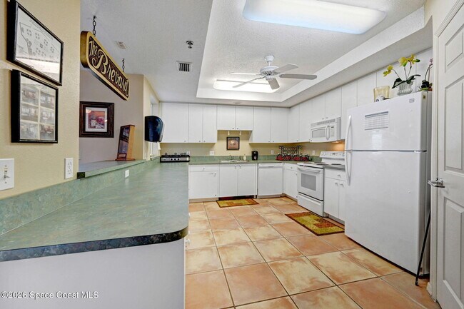 Building Photo - 102 Riverside Dr