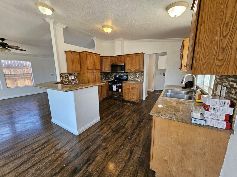 Building Photo - 24405 Manzanita Rd