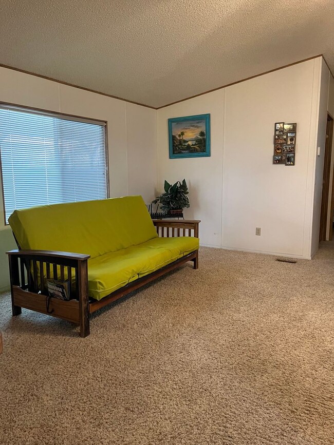 Building Photo - VACATION RENTAL 3 Bedroom, 2 Bath