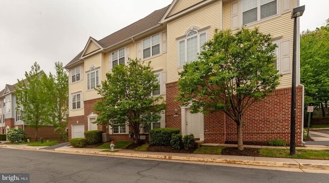 Building Photo - 8067 Nicosh Cir Ln