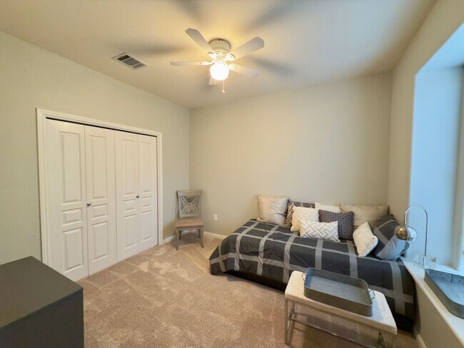 Building Photo - 2 Bedroom Townhome in Westcreek Ranch