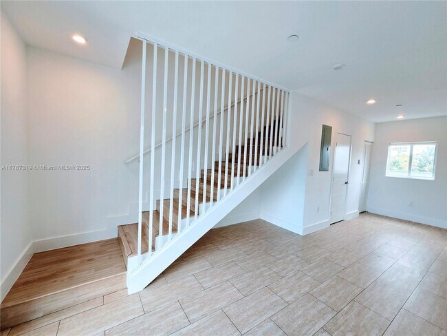 Building Photo - 6336 SW 27th St