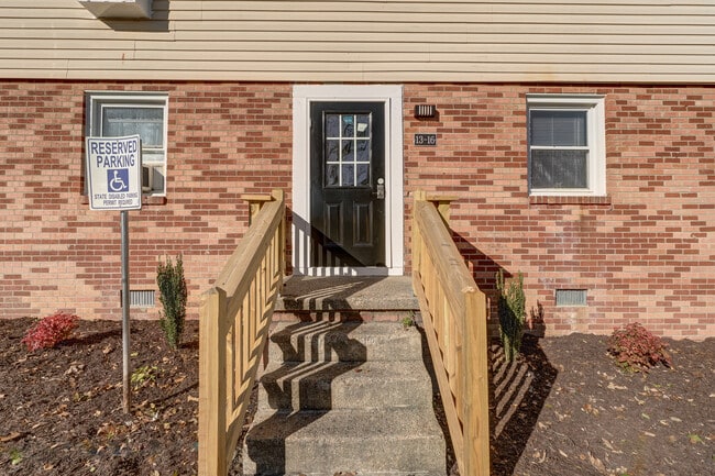 Building Photo - Viva Colina