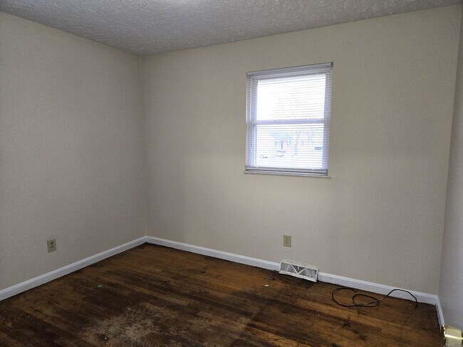 Building Photo - Ranch in Green Acres. All-electric. Storage Shed. 251215