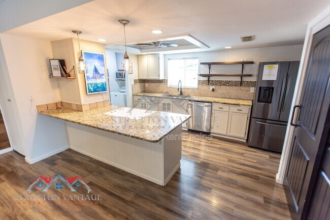 Building Photo - 2224 W Emelita Ave