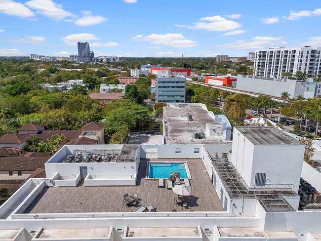 Building Photo - 2740 SW 28th Terrace