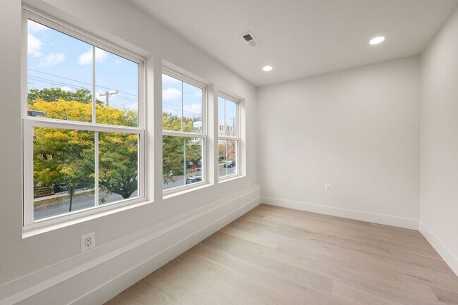 Building Photo - DC1026