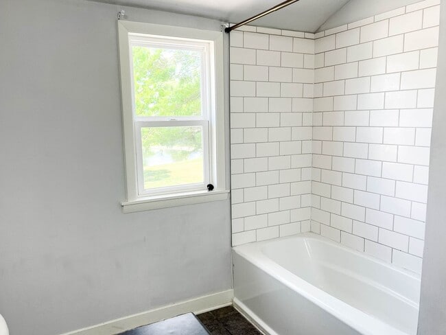 Building Photo - FOR RENT SAINT JOE-MOVE IN READY